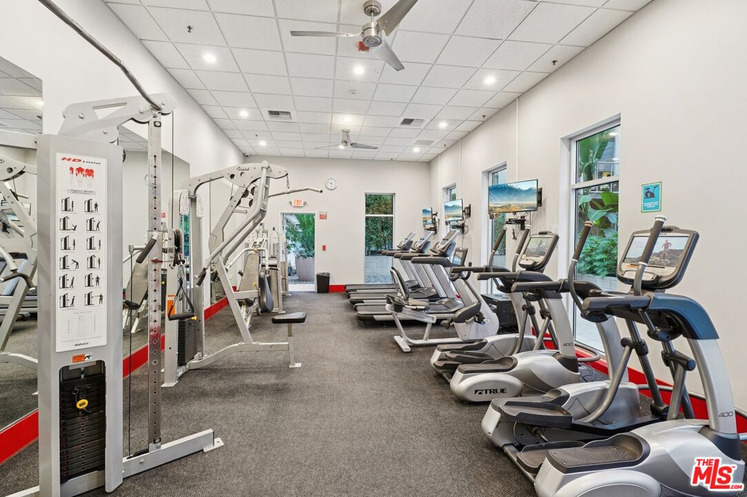 645 W 9th St Unit: 530