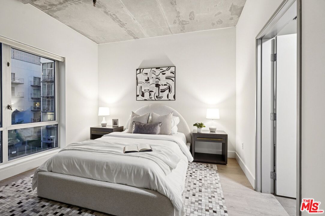 645 W 9th St Unit: 530