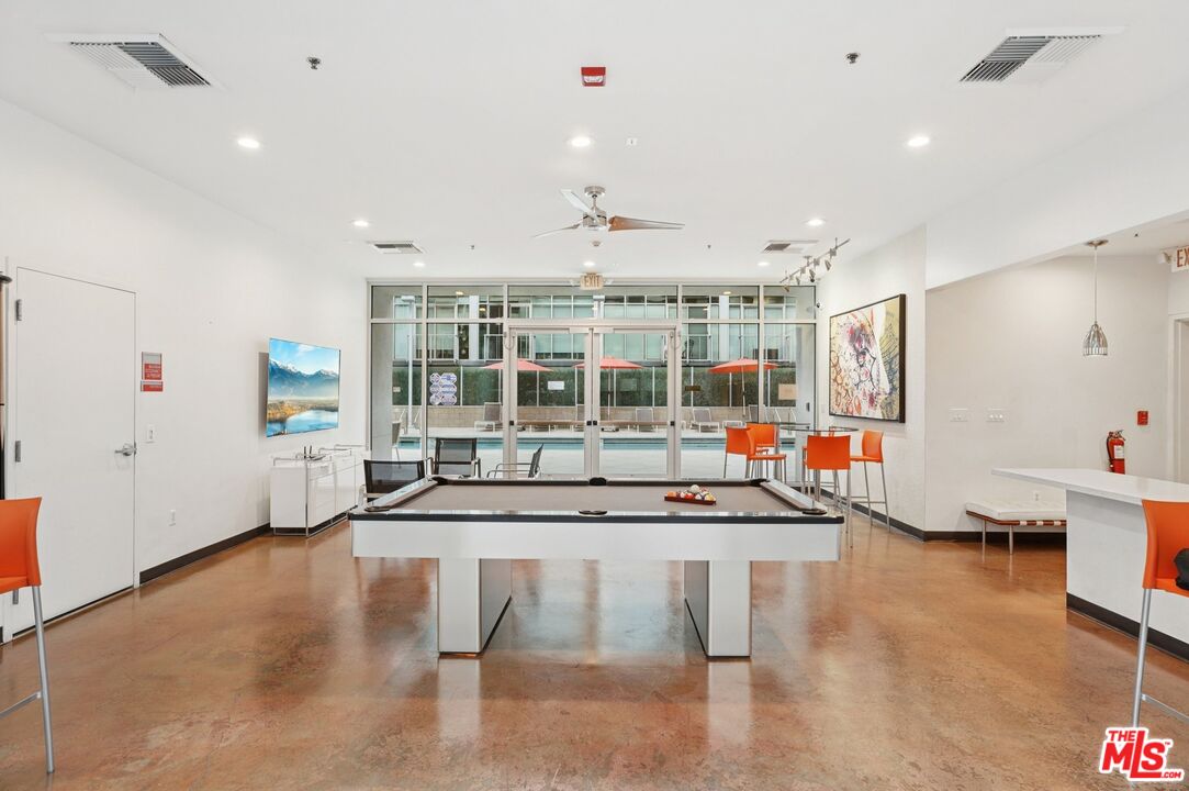 645 W 9th St Unit: 530