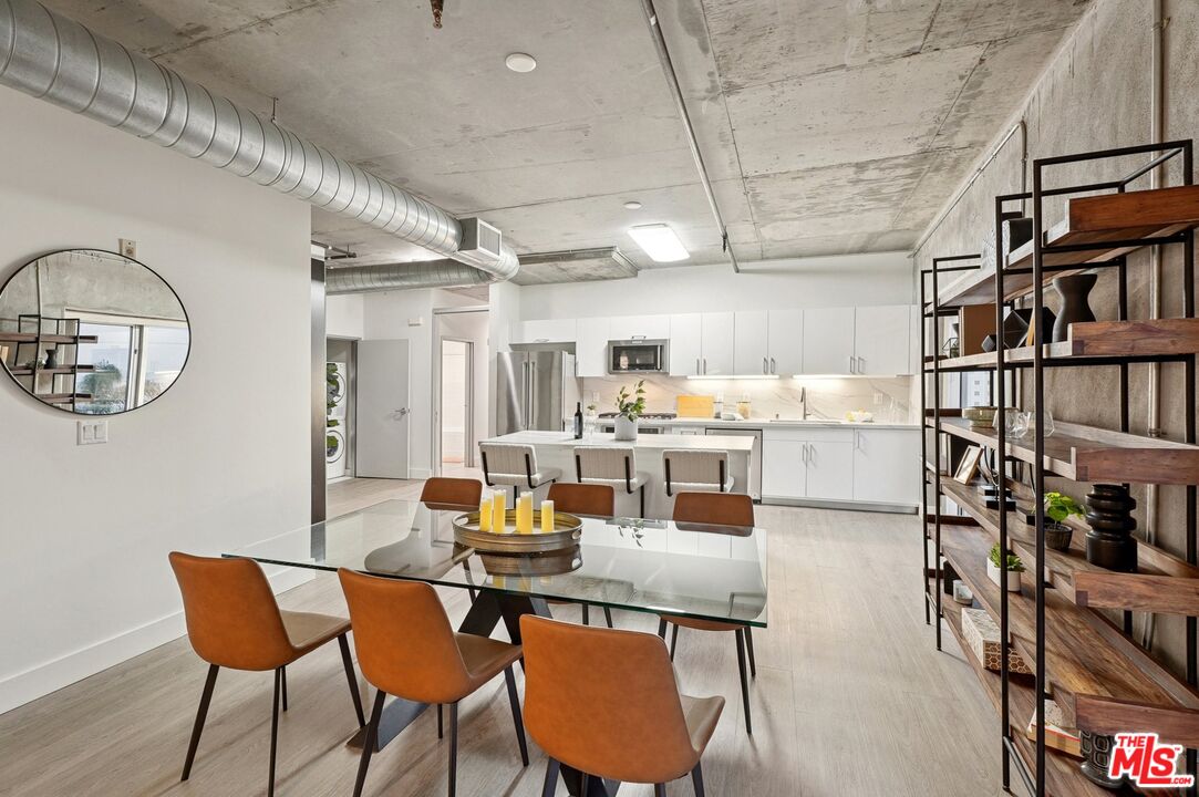 645 W 9th St Unit: 530