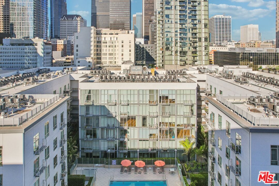 645 W 9th St Unit: 740
