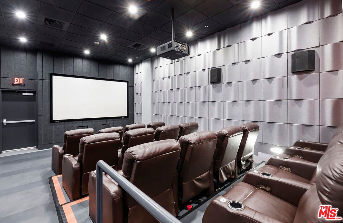 645 W 9th St Unit: 740