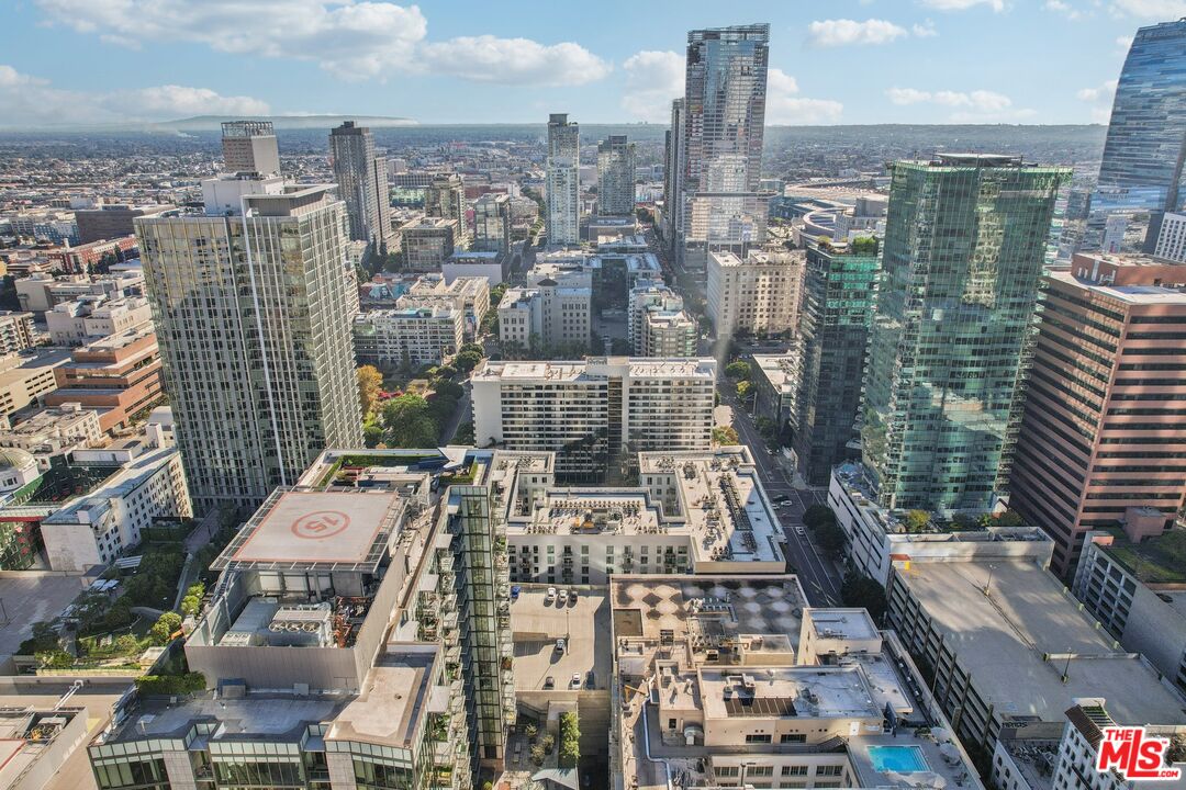 645 W 9th St Unit: 740