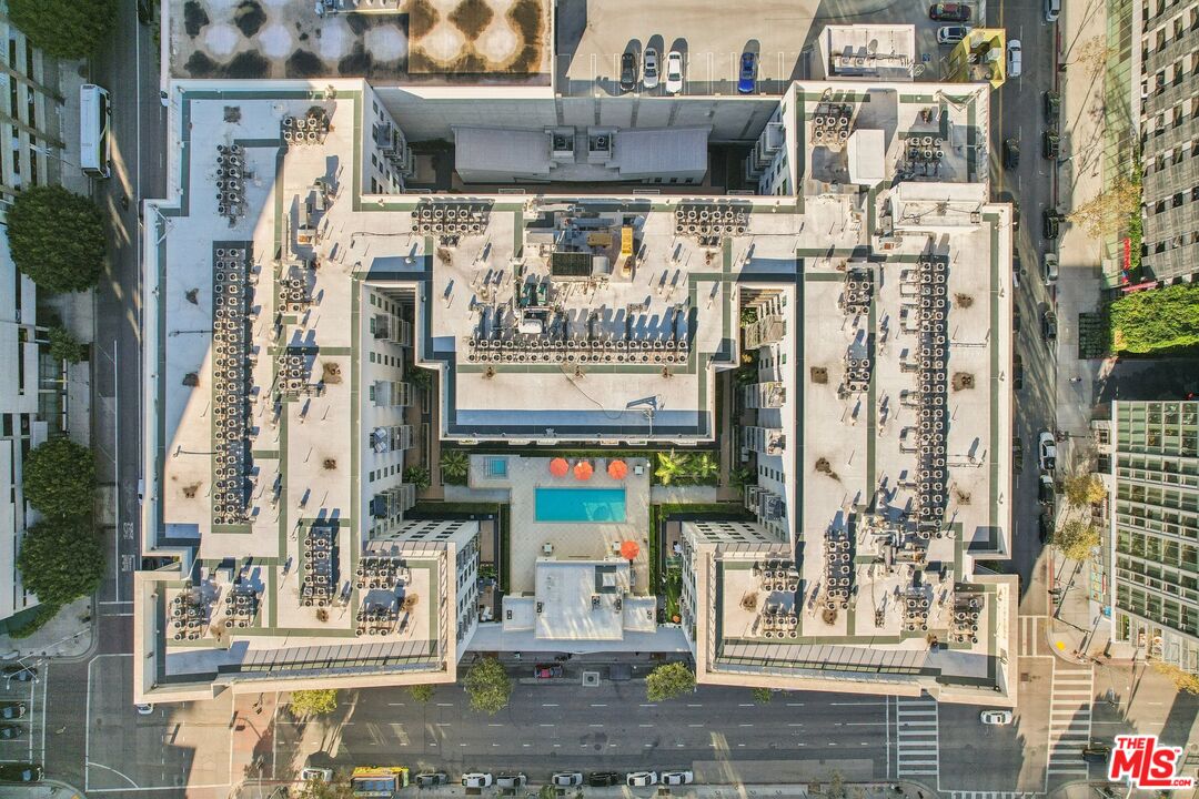 645 W 9th St Unit: 740