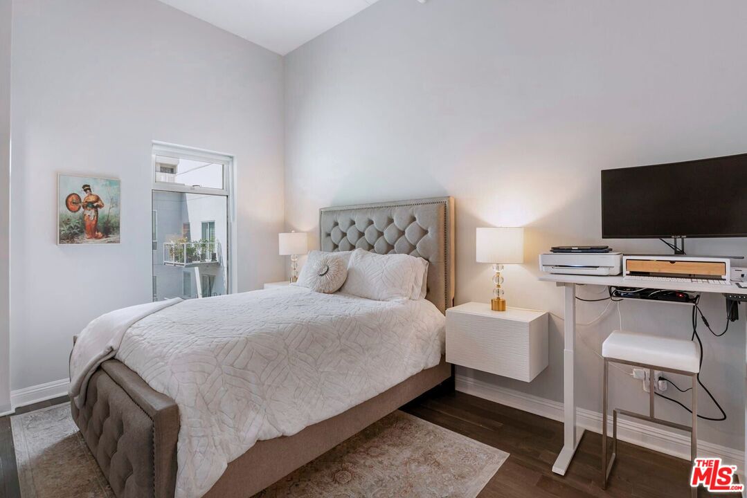 645 W 9th St Unit: 740