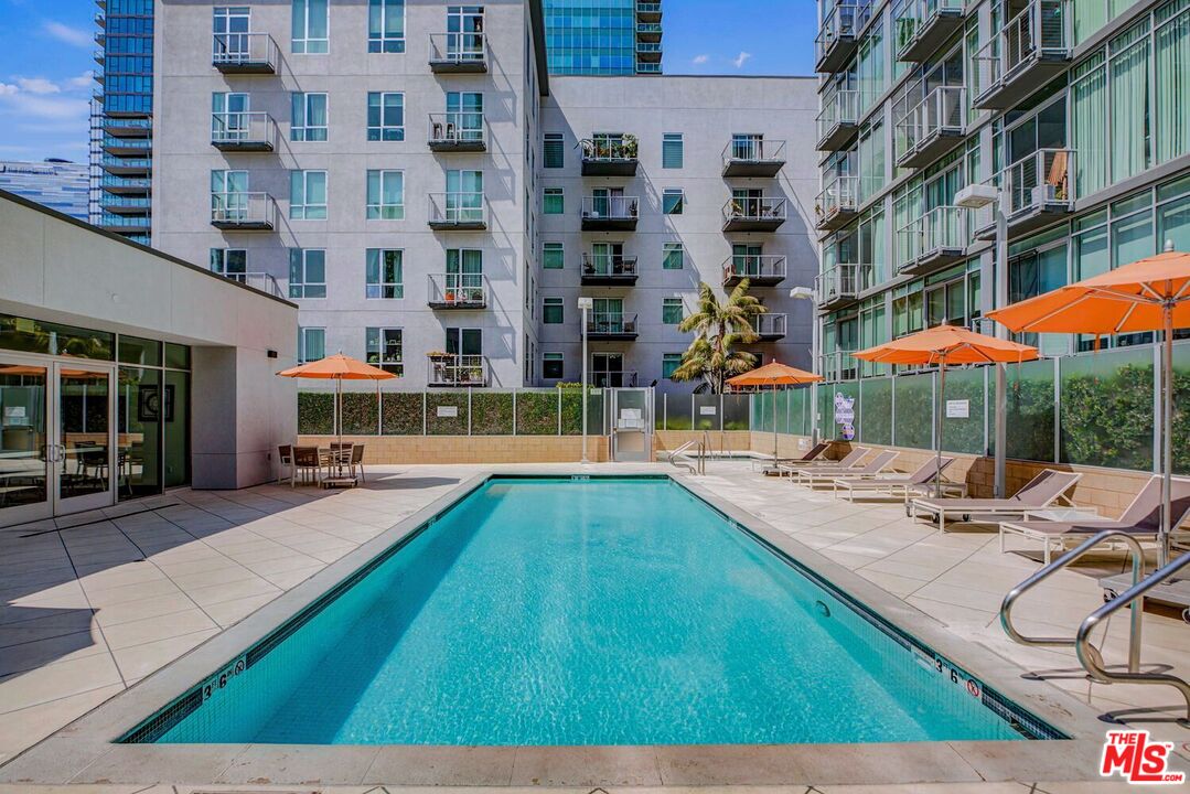 645 W 9th St Unit: 740