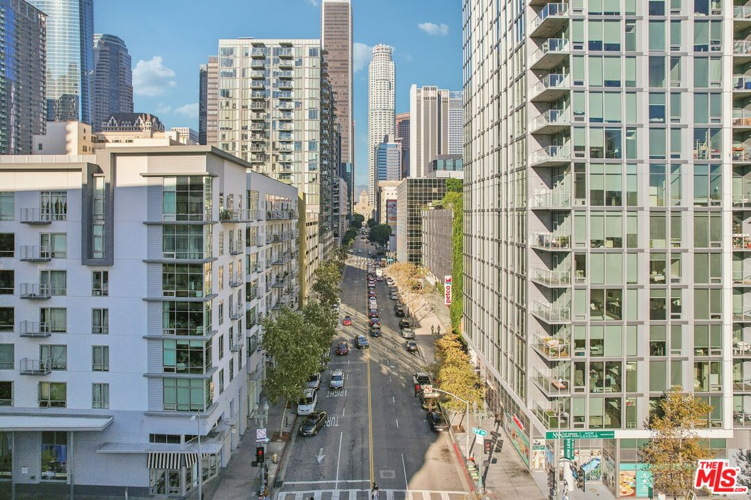 645 W 9th St Unit: 740