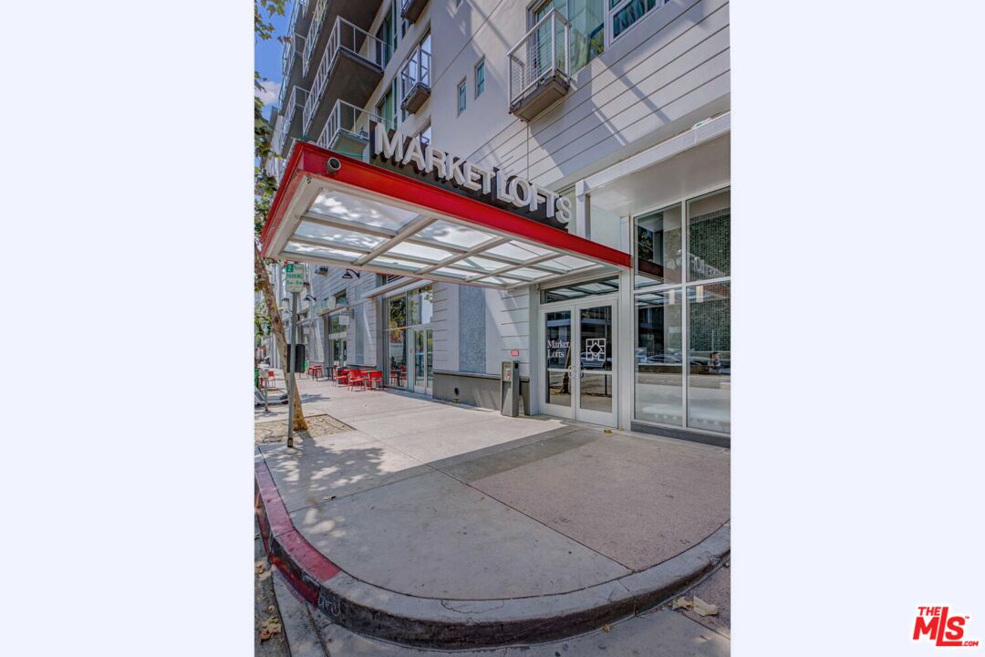 645 W 9th St Unit: 740