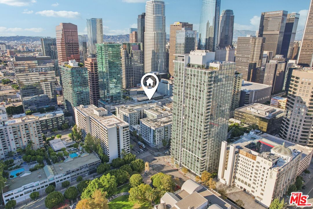 645 W 9th St Unit: 740