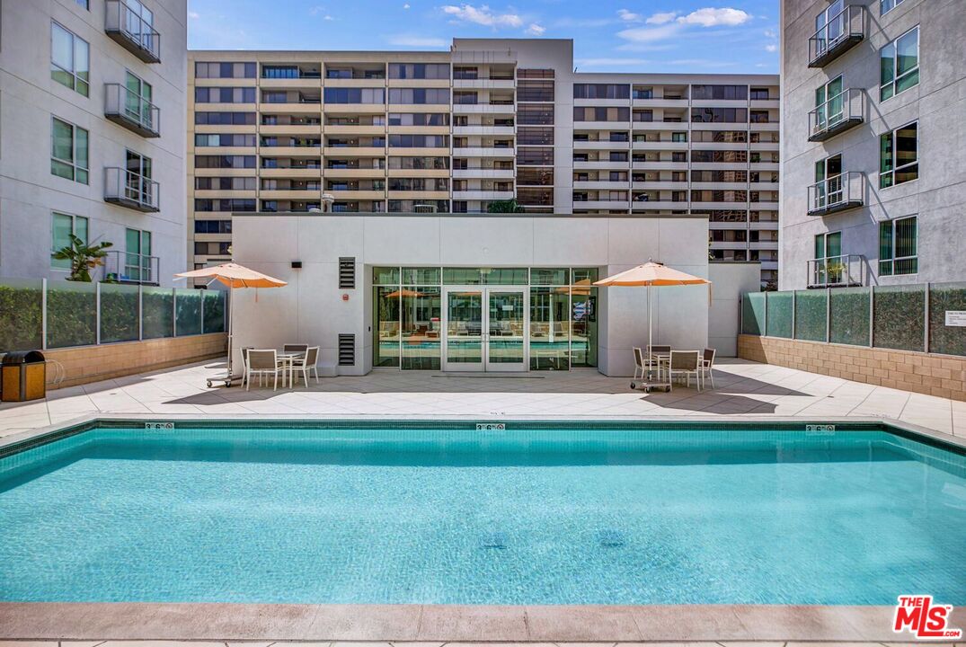 645 W 9th St Unit: 740