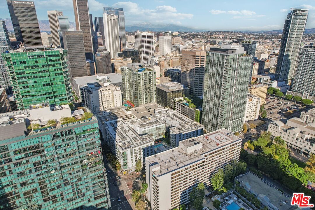 645 W 9th St Unit: 740