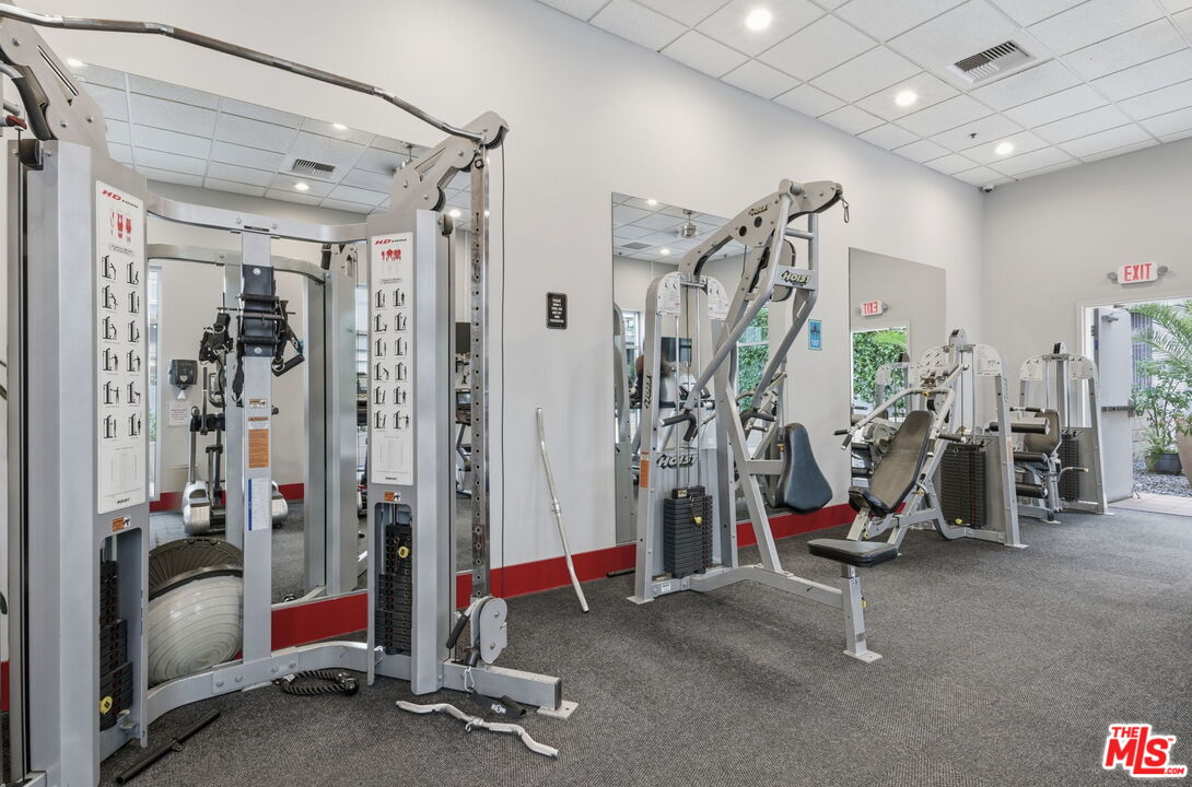 645 W 9th St Unit: 406