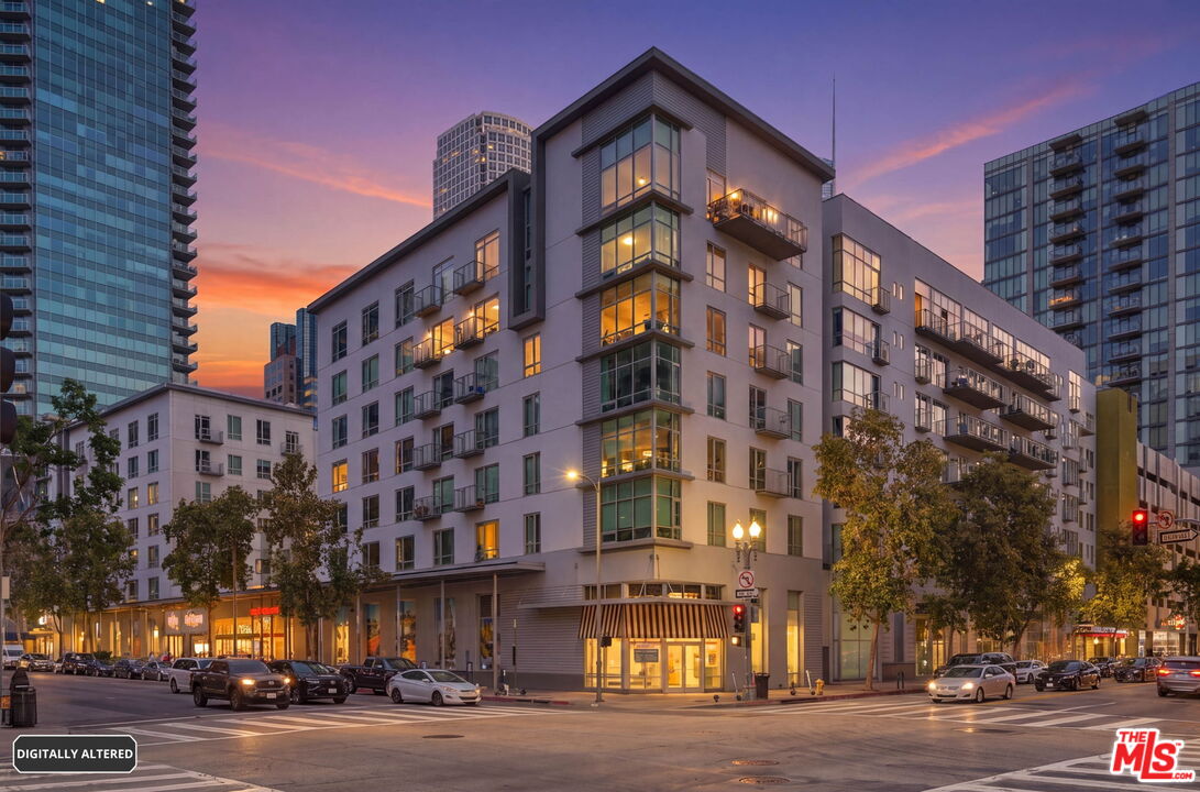 645 W 9th St Unit: 406