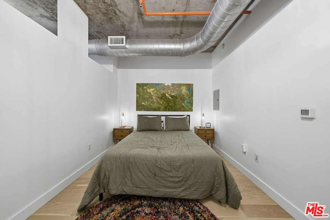 645 W 9th St Unit: 406