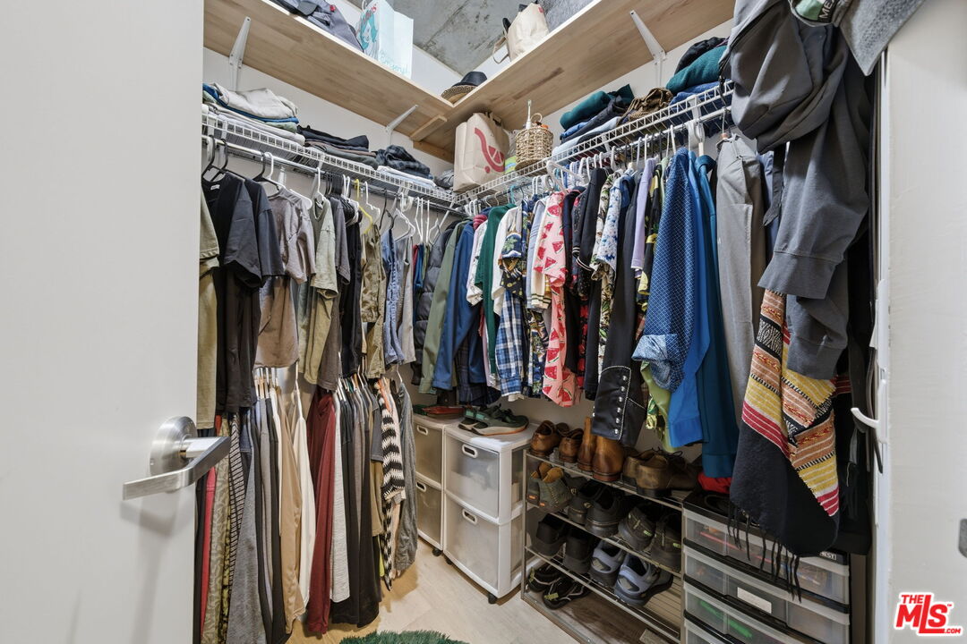 645 W 9th St Unit: 406