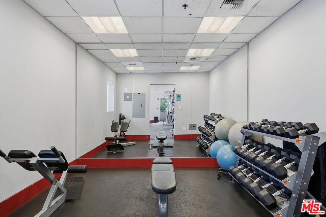 645 W 9th St Unit: 406