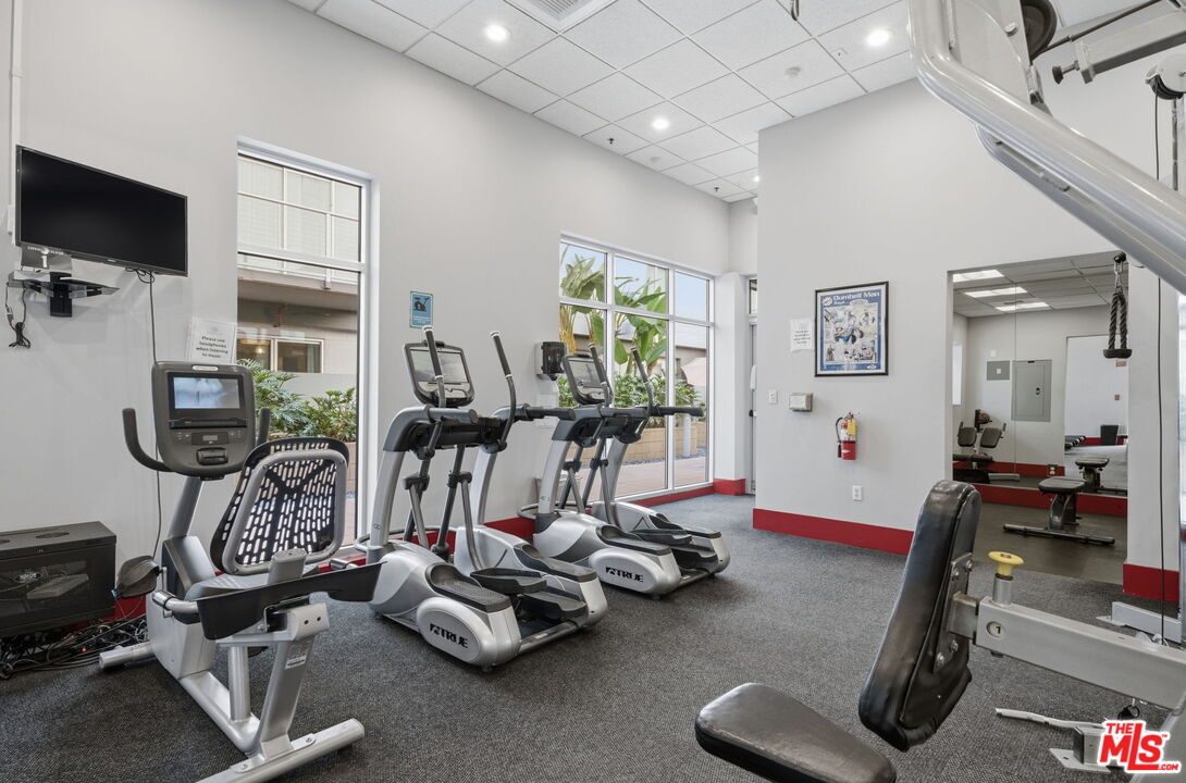 645 W 9th St Unit: 406