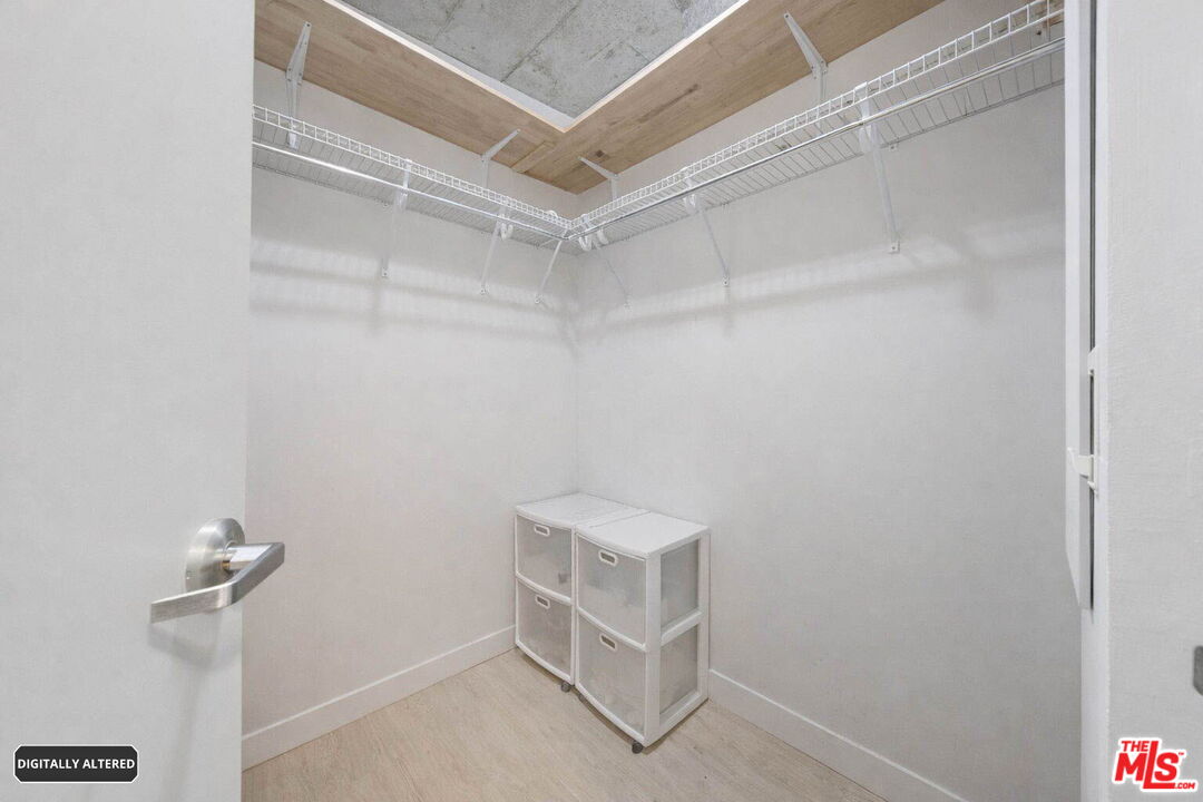 645 W 9th St Unit: 406