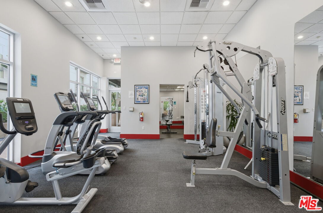 645 W 9th St Unit: 406