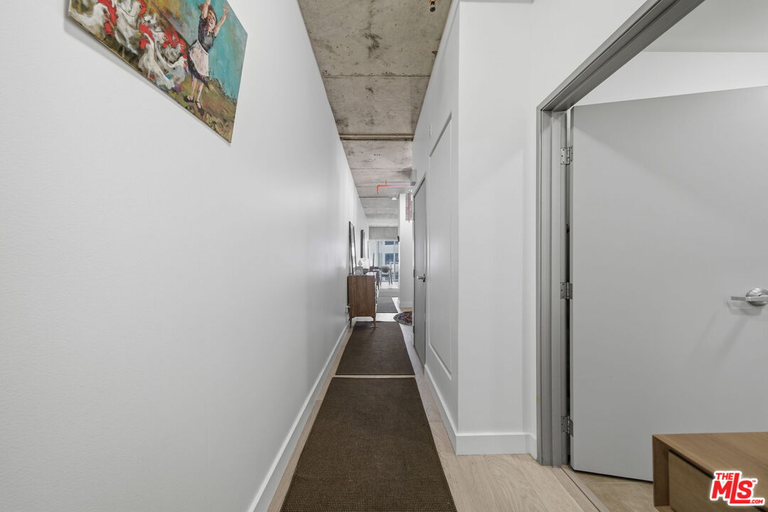 645 W 9th St Unit: 406