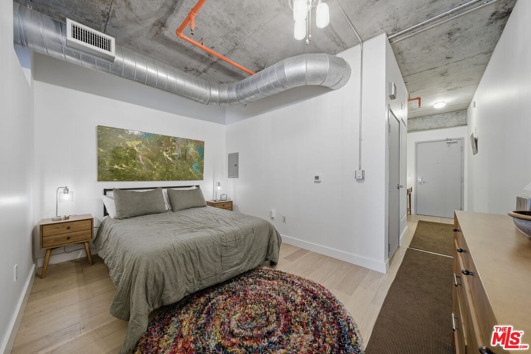 645 W 9th St Unit: 406
