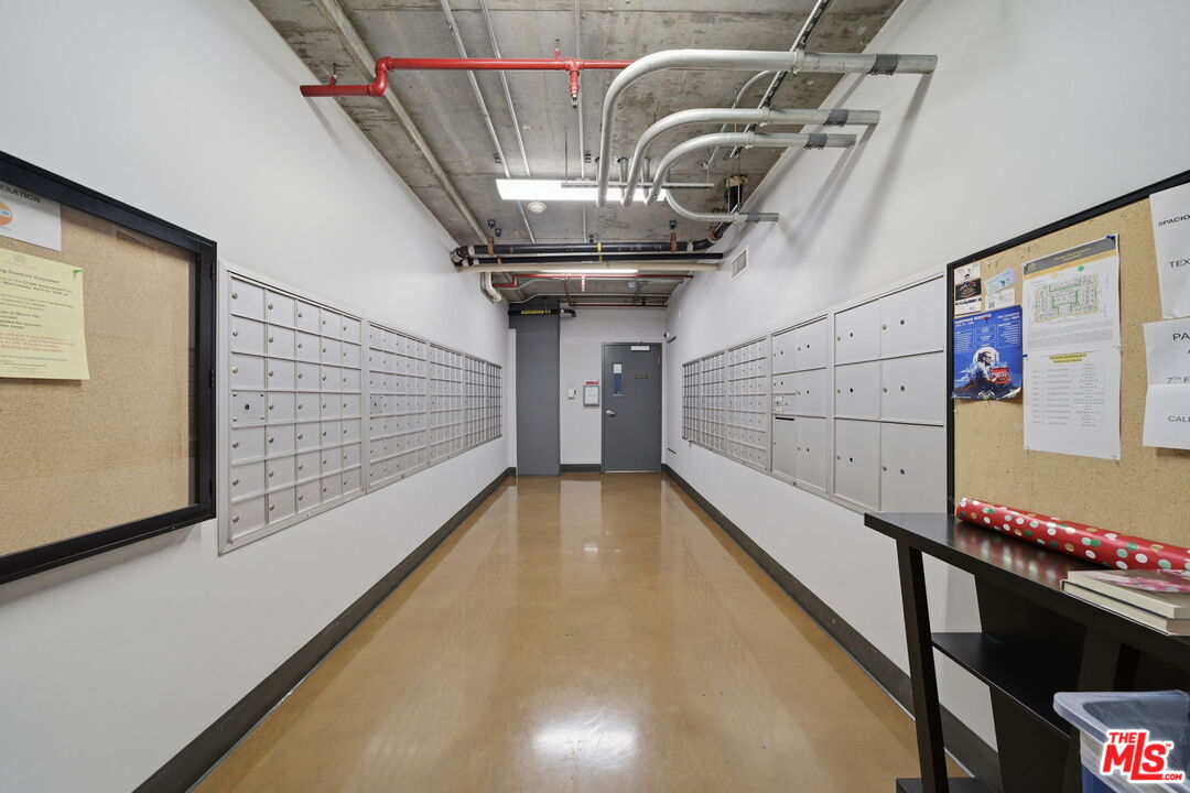 645 W 9th St Unit: 406