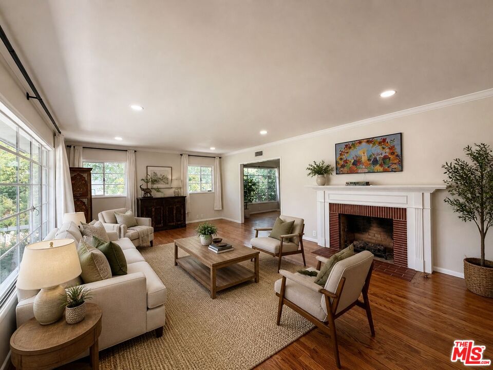 1796 E Mendocino St