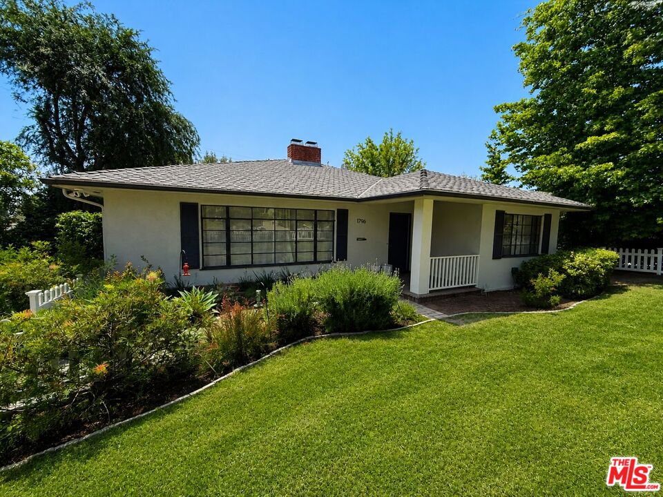 1796 E Mendocino St