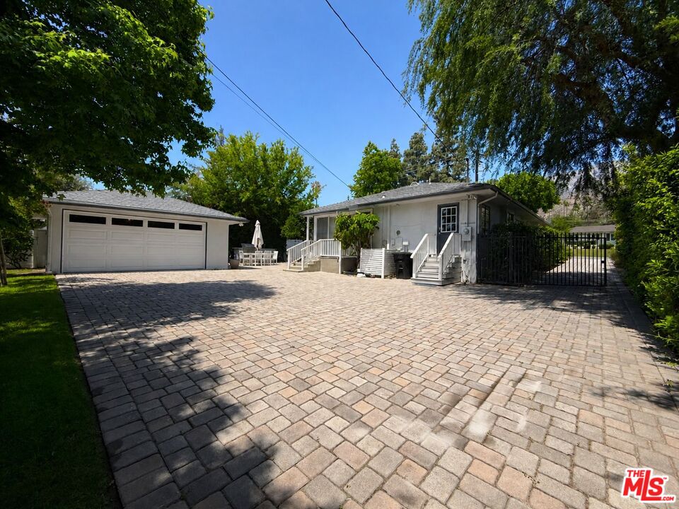 1796 E Mendocino St