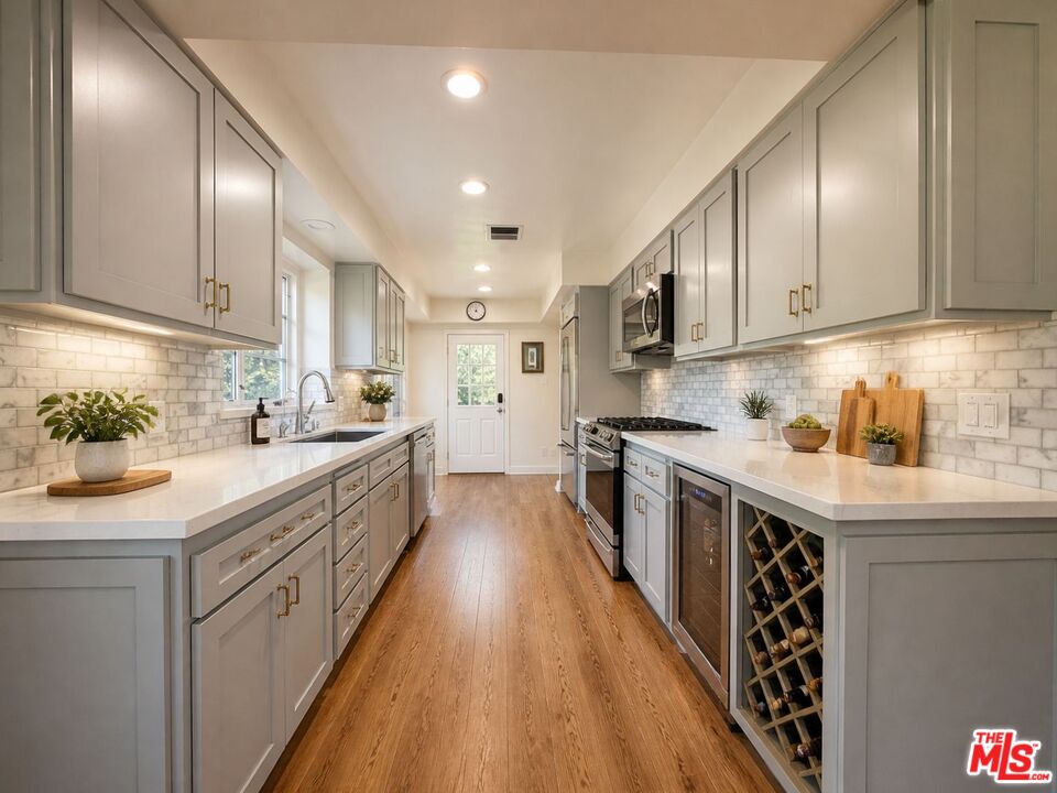 1796 E Mendocino St