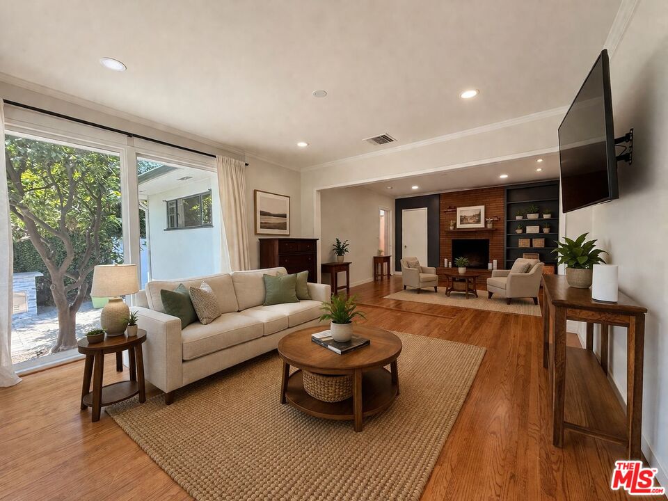 1796 E Mendocino St