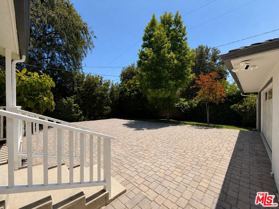 1796 E Mendocino St