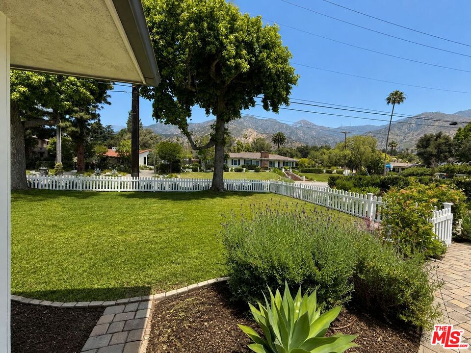 1796 E Mendocino St
