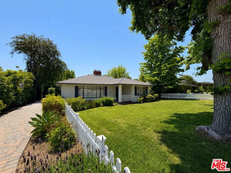 1796 E Mendocino St