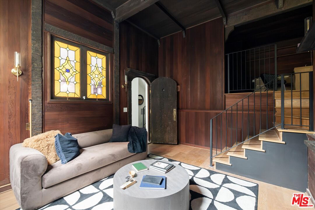 8506 Oak Ct