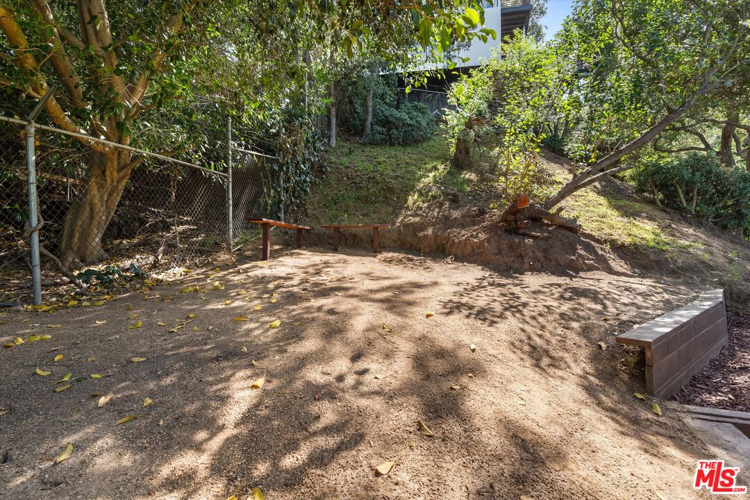 8506 Oak Ct