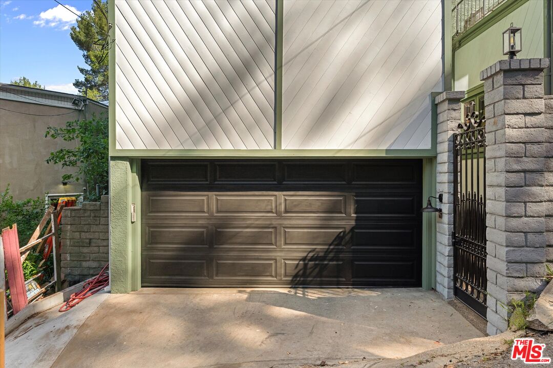 8506 Oak Ct