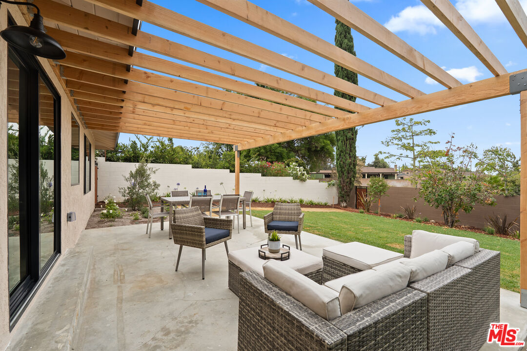 974 La Canada Verdugo Rd