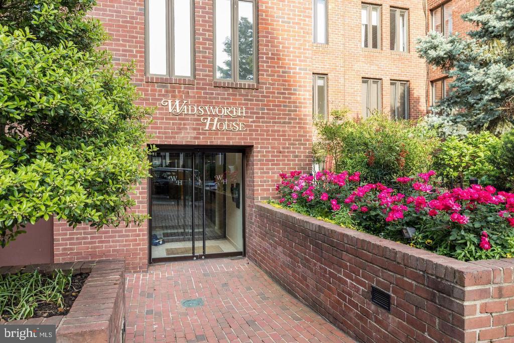 1045 31ST STREET NW Unit: 21