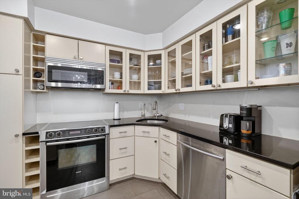 1045 31ST STREET NW Unit: 21