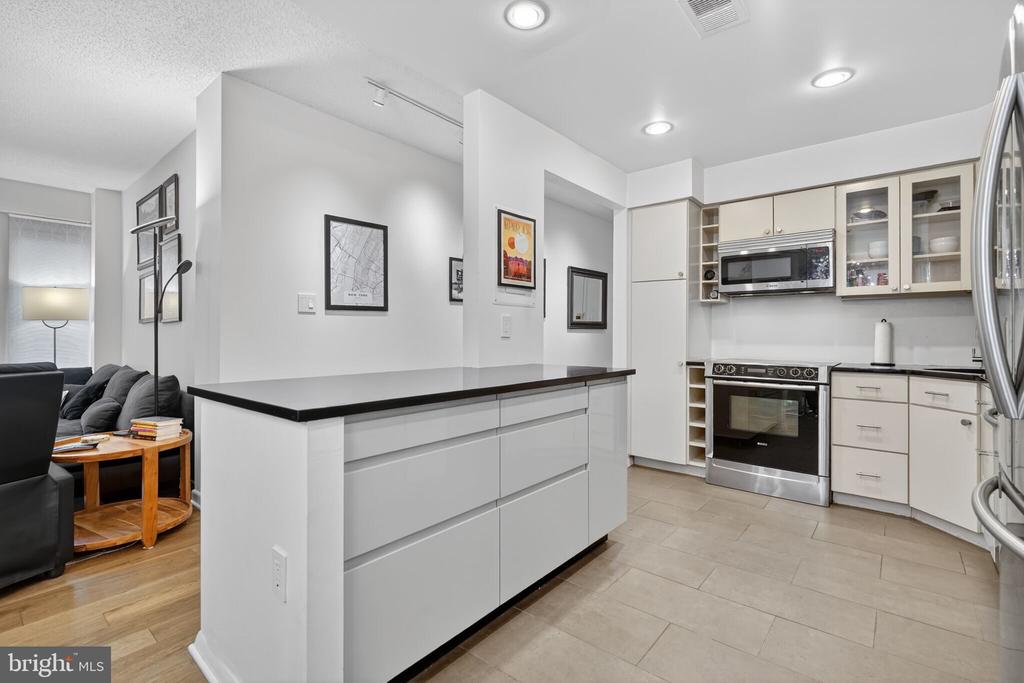 1045 31ST STREET NW Unit: 21