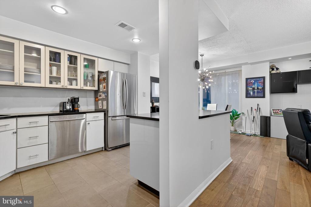 1045 31ST STREET NW Unit: 21