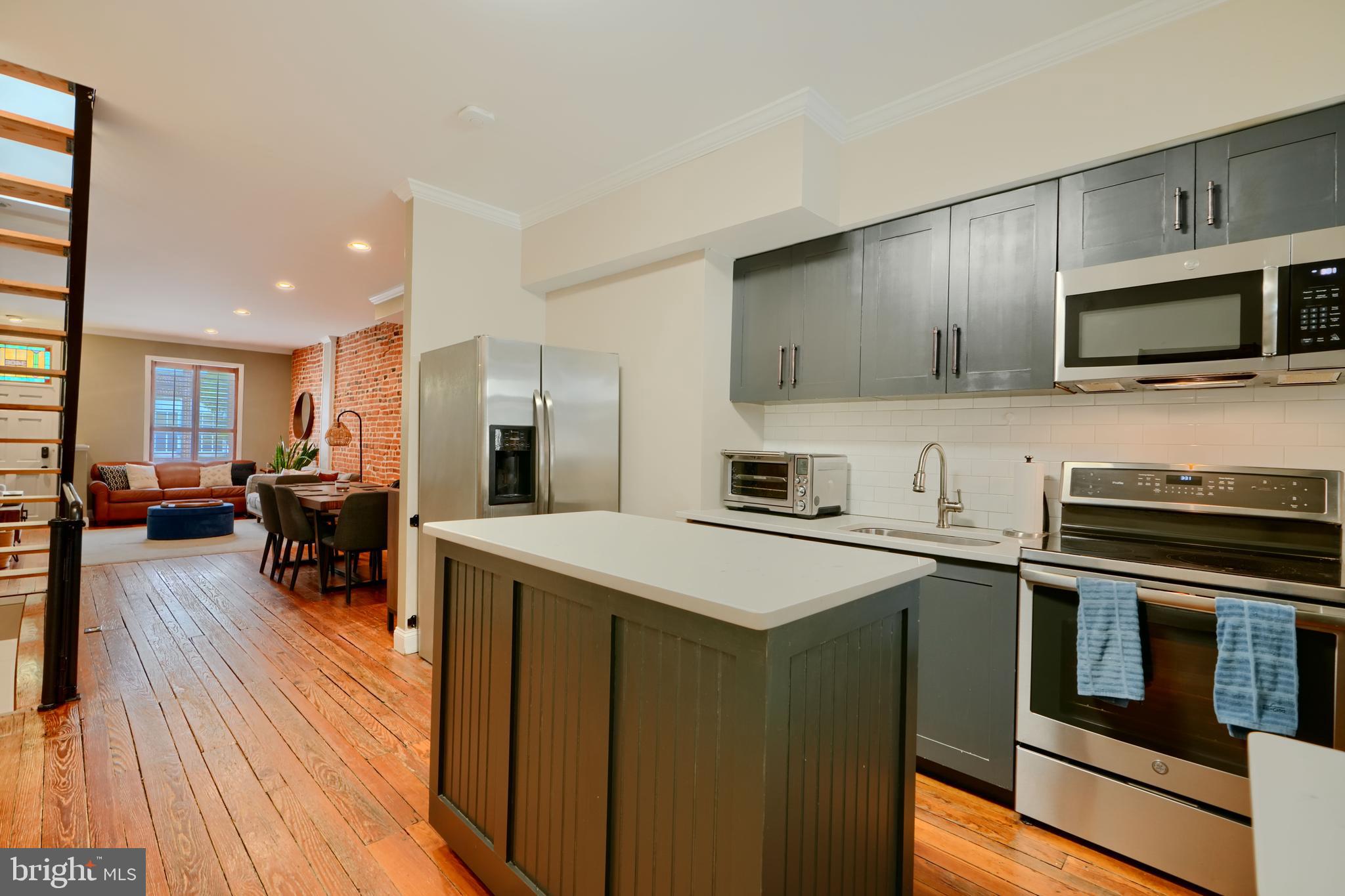 3406 Fait Ave