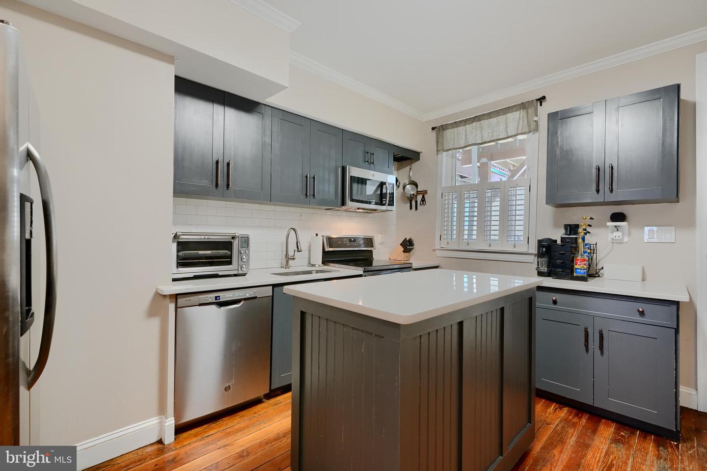 3406 Fait Ave