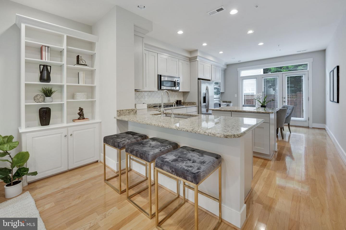 2718 Linden Ln