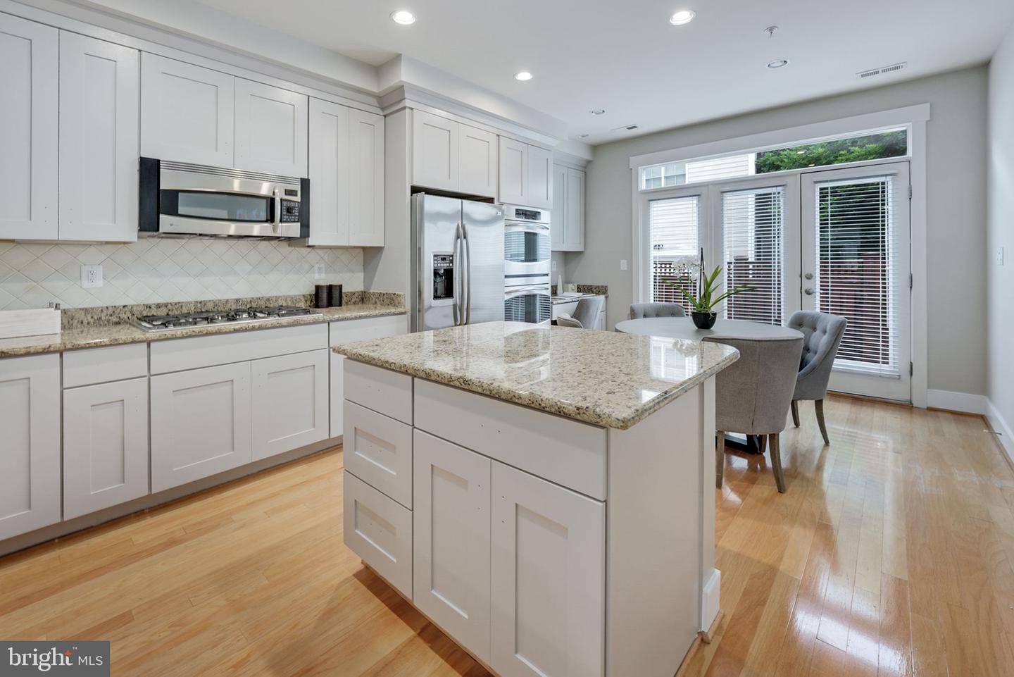 2718 Linden Ln