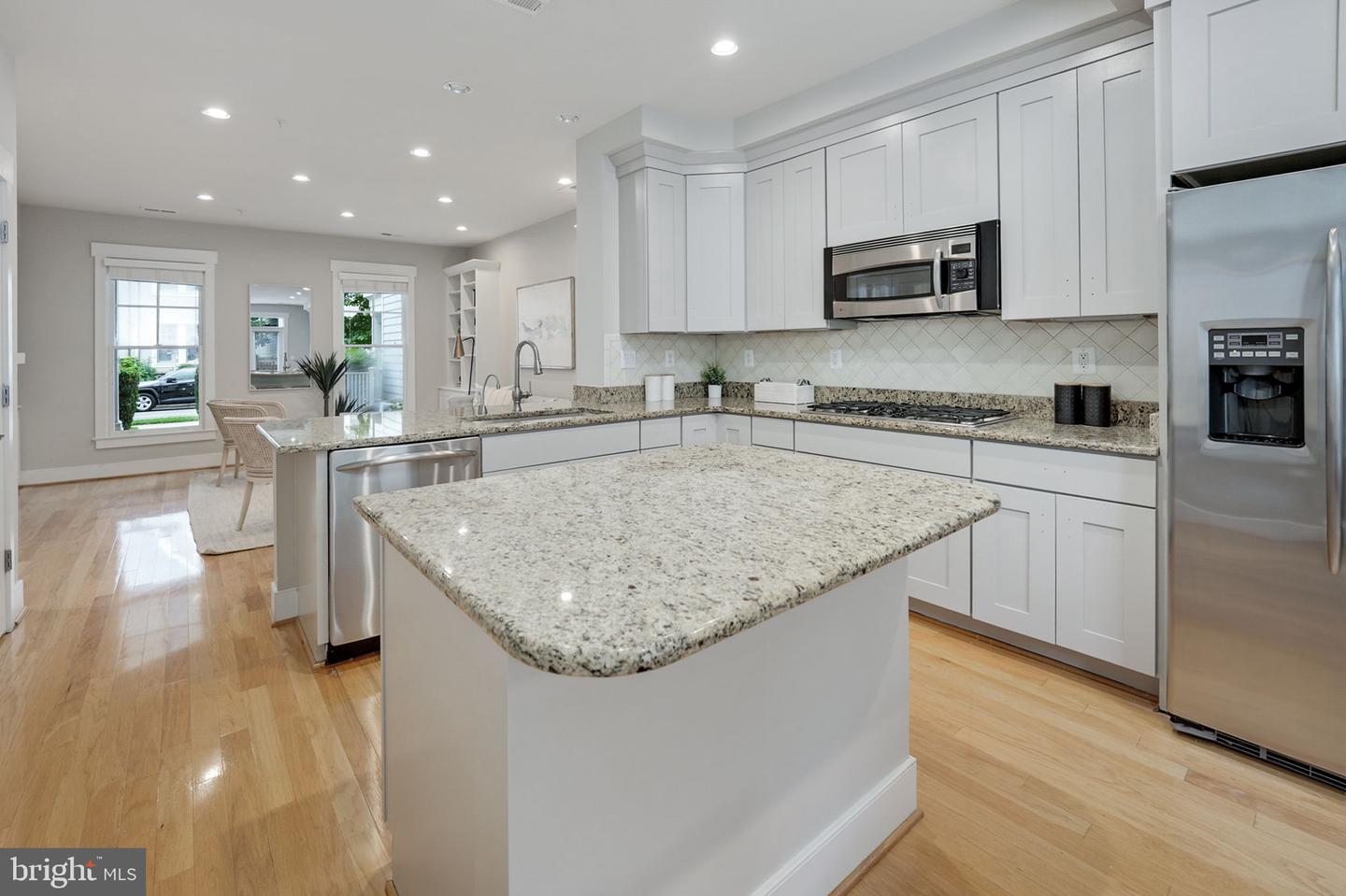 2718 Linden Ln