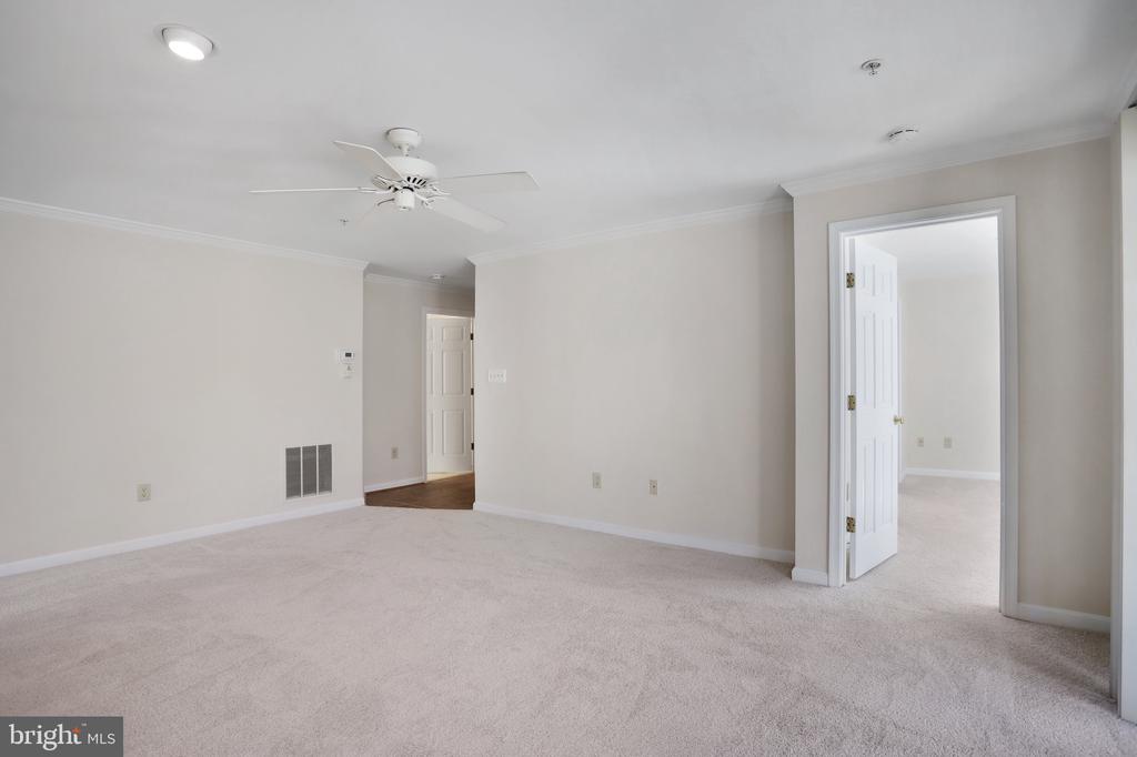 111 Timberbrook Ln #201