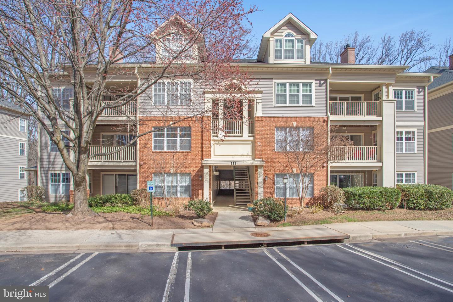 111 Timberbrook Ln #201