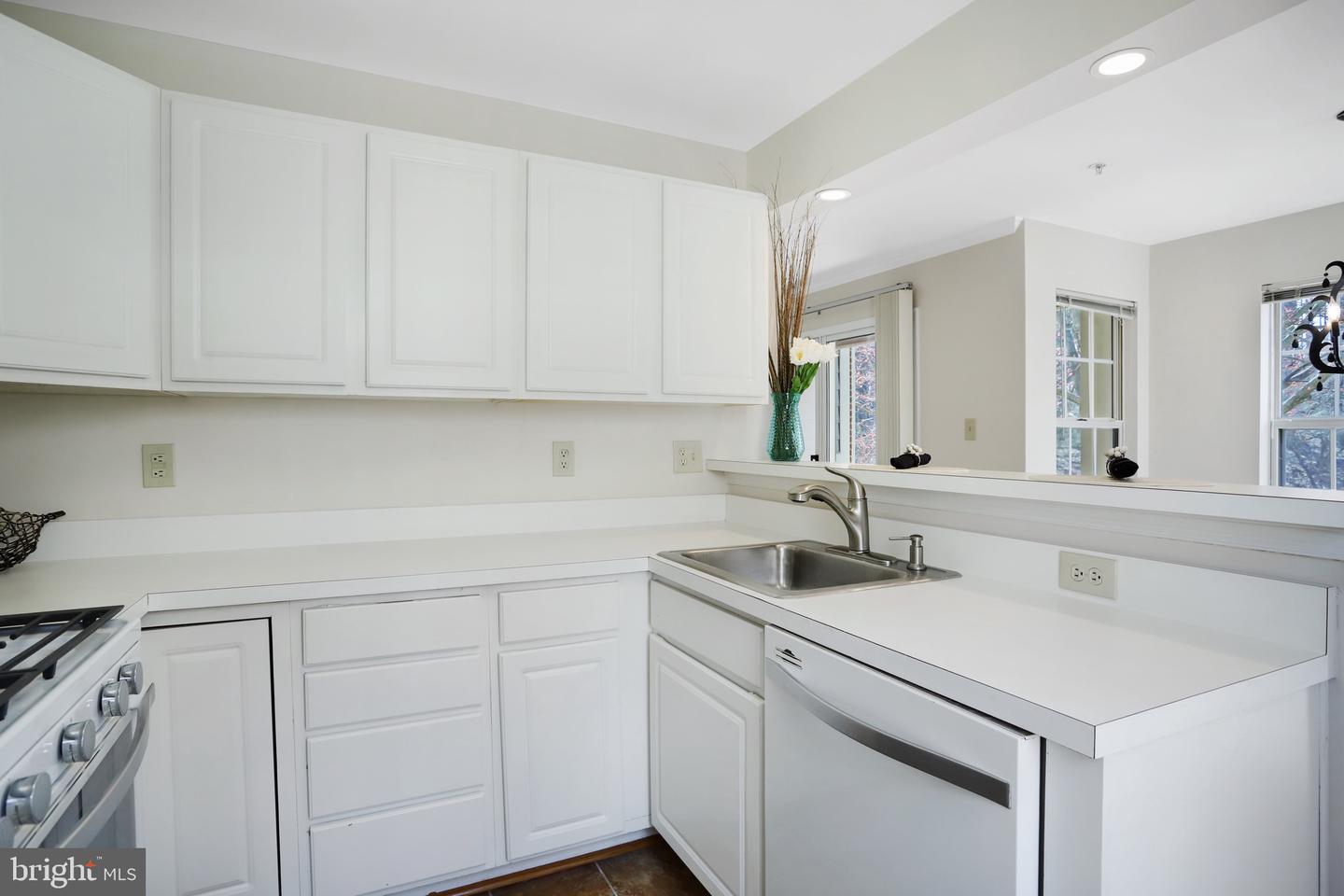 111 Timberbrook Ln #201